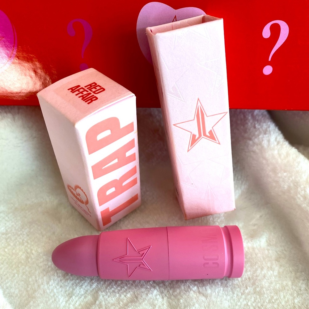 Jeffree Star Exclusive “Red Affair” Velvet Trap Lipstick